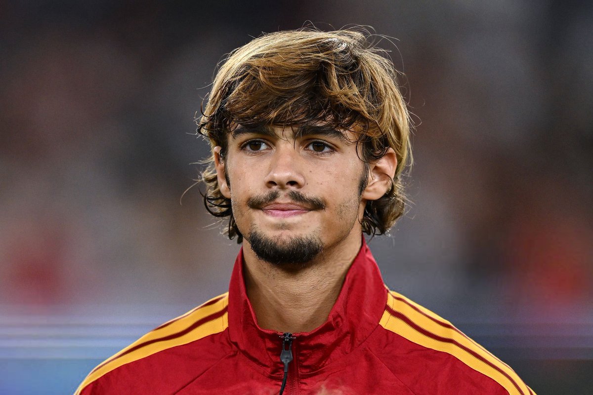 RisingStarXI's tweet photo. 🇮🇹🚀 ���𝐄𝐑𝐈𝐄 𝐀 𝐈𝐒 𝐂𝐇𝐀𝐍𝐆𝐈𝐍𝐆 𝐀𝐍𝐃 𝐘𝐎𝐔 𝐂𝐀𝐍 𝐅𝐄𝐄𝐋 𝐈𝐓!

For years, Italian football was often associated with experience, tactical maturity and players reaching their peak later. Now, more clubs are taking a different direction: recruiting younger, giving academy talents real responsibility and trusting them with important minutes much earlier.

Here are 19 U21 players expected to play important roles for their Serie A clubs this season.👇

🇧🇦 Kerim Alajbegovic (18, LW, Juventus) 
🇮🇹 Honest Ahanor (18, CB, Atalanta) 
🇵🇹 Rodrigo Mora (19, AM, AS Roma) 
🇮🇹 Alphadjo Cissè (19, LW, AC Milan) 
🇮🇹 Jeff Ekhator (19, ST, Juventus) 
🇦🇷 Franco Mastantuono (19, AM, Fiorentina) 
🇮🇹 Mattia Liberali (19, AM, Como) 
🇪🇸 Jesus Rodríguez (20, LW, Como) 
🇮🇹 David Bartesaghi (20, LB, AC Milan) 
🇨🇮 Christ Inao Oulaï (20, CM, Fiorentina) 
🇨🇭 Alessandro Romano (20, DM/CM, Cagliari) 
🇮🇹 Pietro Comuzzi (21, CB, Torino) 
🇮🇹 Niccolò Pisilli (21, CM, AS Roma) 
🇪🇸 Jacobo Rámon (21, CB, Como) 
🇷🇸 Aleksandar Stanković (21, DM, Inter Milan) 
🇮🇹 Francesco Pio Esposito (21, ST, Inter Milan) 
🇹🇷 Kenan Yildiz (21, AM/LW, Juventus) 
🇦🇷 Nico Paz (21, AM, Como) 
🇦🇷 Santiago Castro (21, ST, AS Roma)