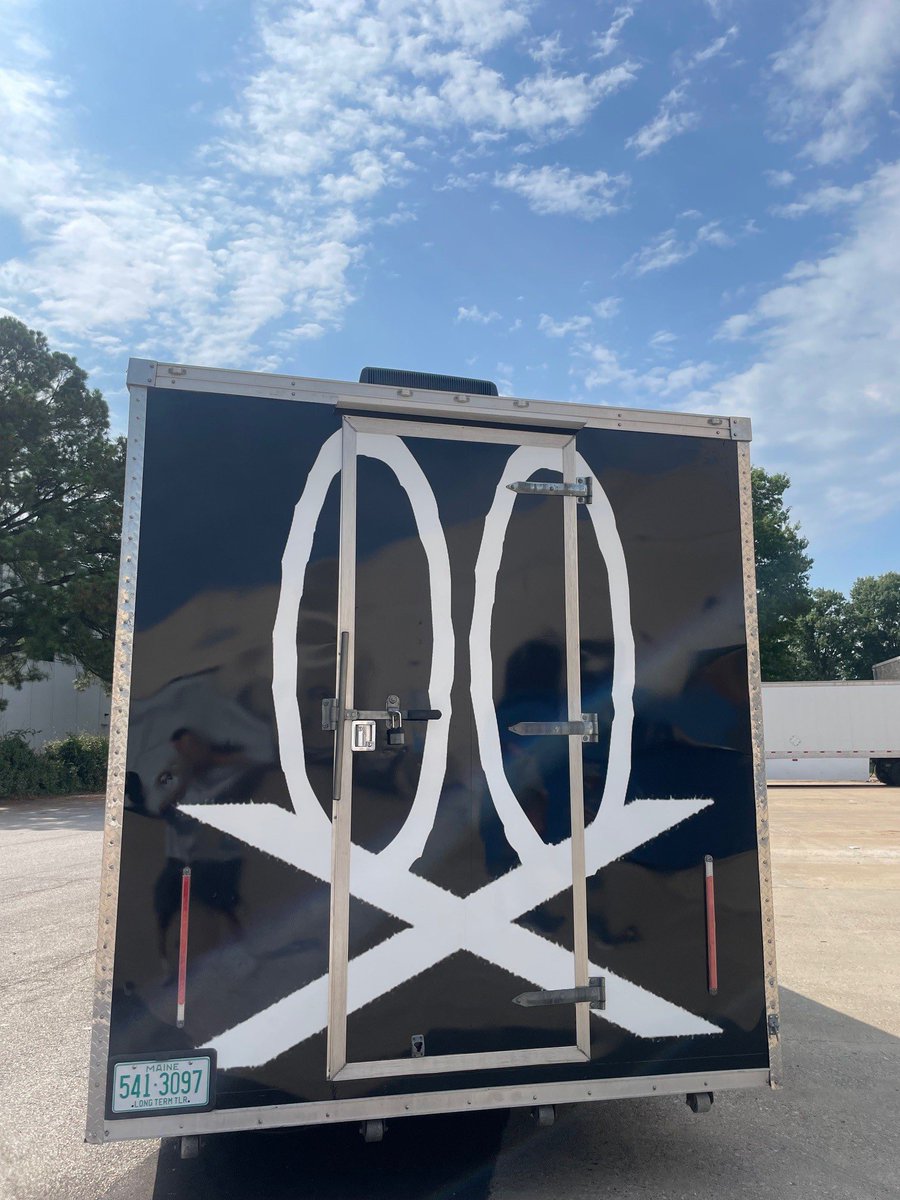 kenrelated's tweet photo. A first look at the Ed Hardy x Ken Carson merch truck for the xperimenting tour. https://t.co/7Fz1CrcqeY