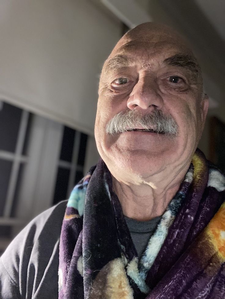 BastianBasty's tweet photo. Can you date an old man like me?🥺 https://t.co/e6gn8CGIgD