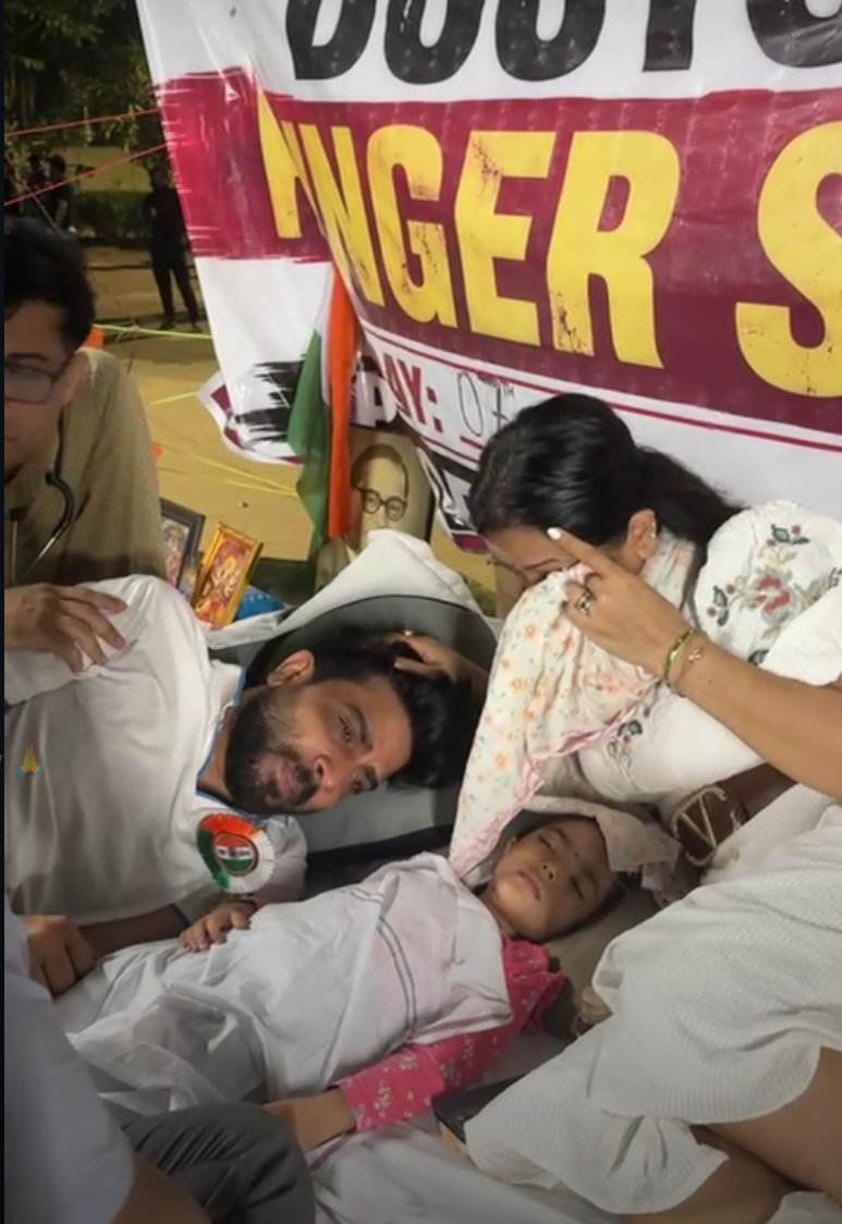 Coffeeands95033's tweet photo. Heartbreaking. Day 7 of Dr. Jaswant’s hunger strike for FMGE. His sick daughter &amp; injured wife are right there with him, fighting the system. The apathy from NBEMS &amp; the government is shameful. Listen to the doctors! 
#FMGE #NBEMS #JusticeForFMGE https://t.co/AO2goYguEz