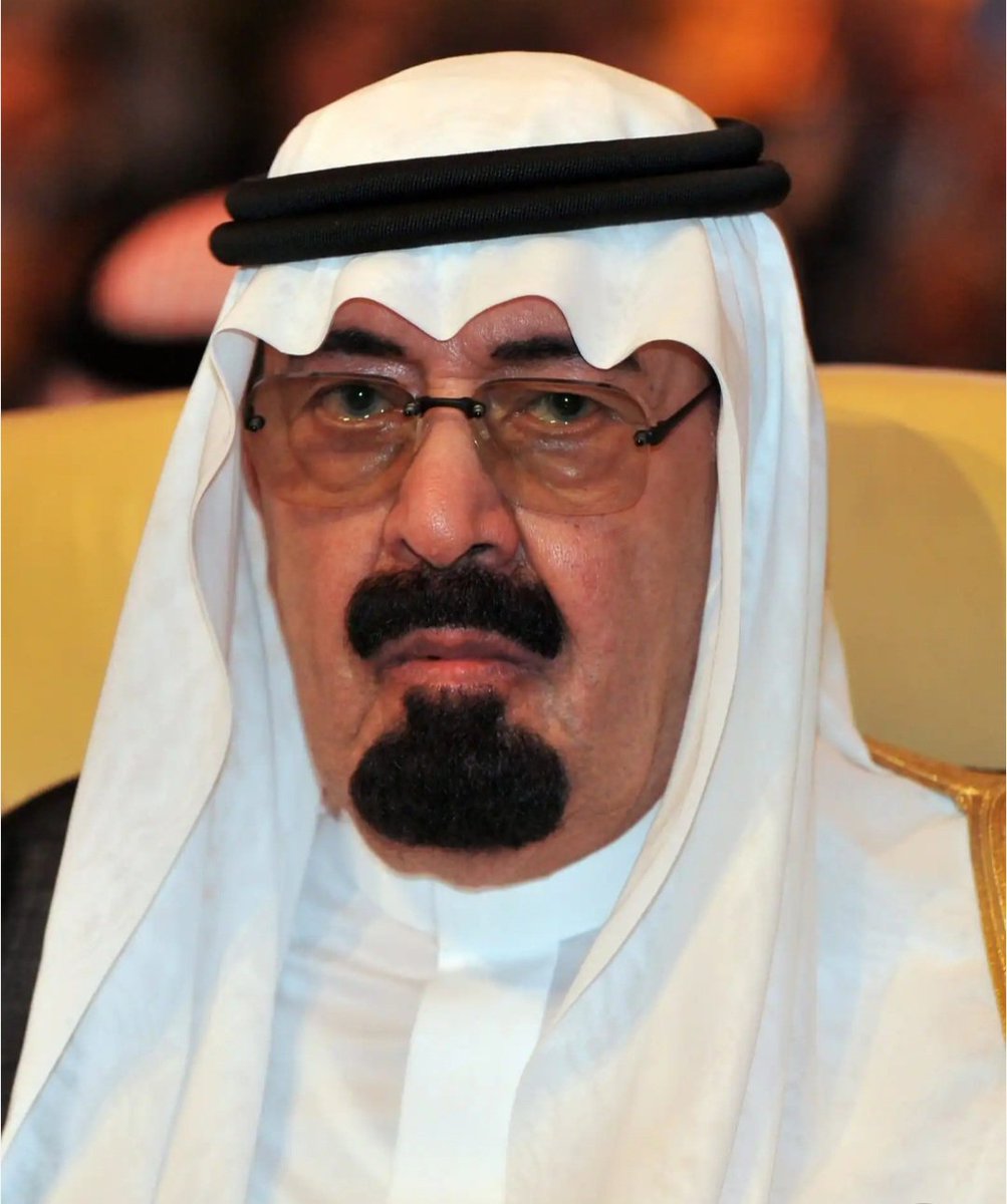 sueud54169's tweet photo. كان لنا اب قبل أن يكون ملك ادعو بالرحمه الله يرحمه ويغفرله 😘😭💔 https://t.co/JSFycATwjF