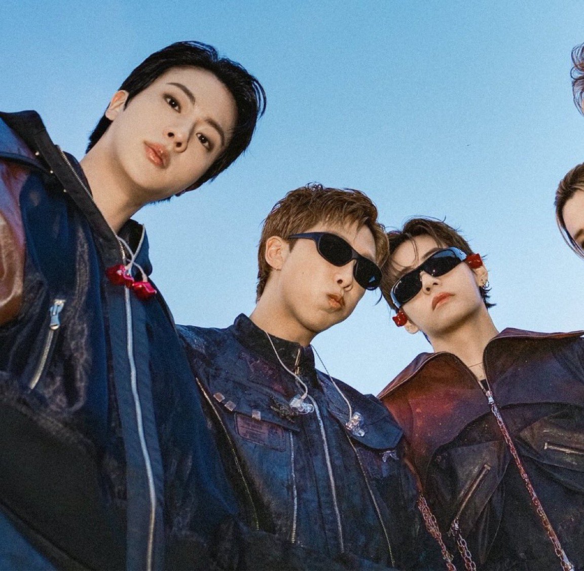 PurpleMoonArmy7's tweet photo. @bts_bighit nobody has ever kim lined the way our kim line kim lines 😮‍💨 https://t.co/5vT1l2frGN