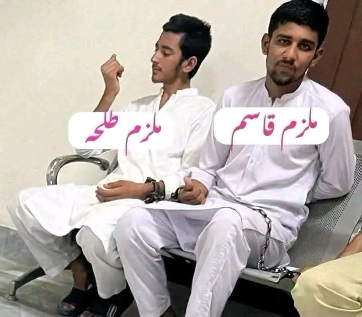 Ehsan39897046's tweet photo. یہ پنجاب میں ہوتے تو ڈی این اے میں چار سال بچی کے ریپ ثابت ہونے ،بہیمانہ قتل اور پھر لاش کنویں میں پھینکنے کے بعد خود بھی قبر کے کسی گڑھے میں پڑے ہوتے۔ 
لیکن یہ عمران خان کے ،کی پی میں ہیں
مسکرا رہے ہیں،چِل کر رہے ہیں
سب ثابت ہونے کے بعد بھی چہرے پر اطمینان اور بے خوفی دیکھیں کیوں کہ پتہ ہے کہ یہاں کوئی انکا بال بیکا نہیں کر سکتا