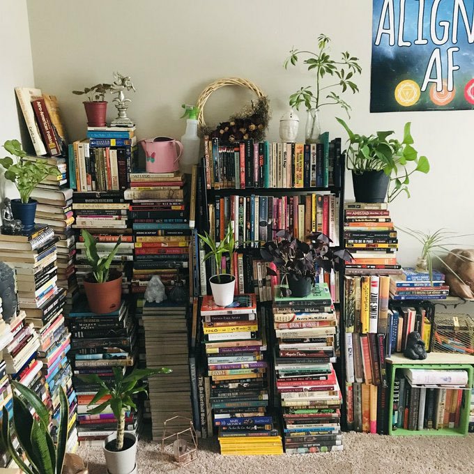 Aurielle007s's tweet photo. The smell of books 📚 https://t.co/iXfNO6cxdz