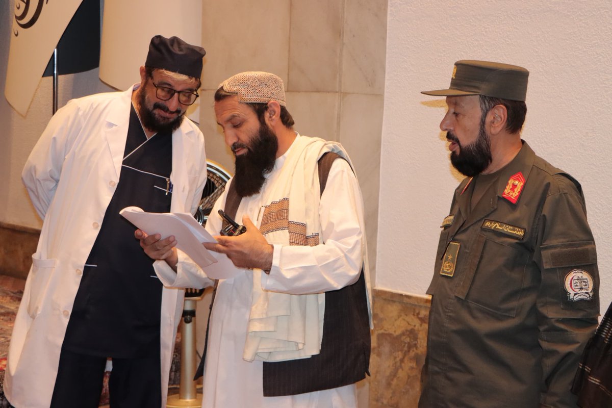 ModCMH400's tweet photo. د شهید سردار محمد داود خان ۴۰۰ بستریز کمپلکس روغتون کې د ۱۲۰ تنو نرسانو څخه رقابتي ازموینه واخیستل شوه.
۱/۲ https://t.co/KNs9hvsPht