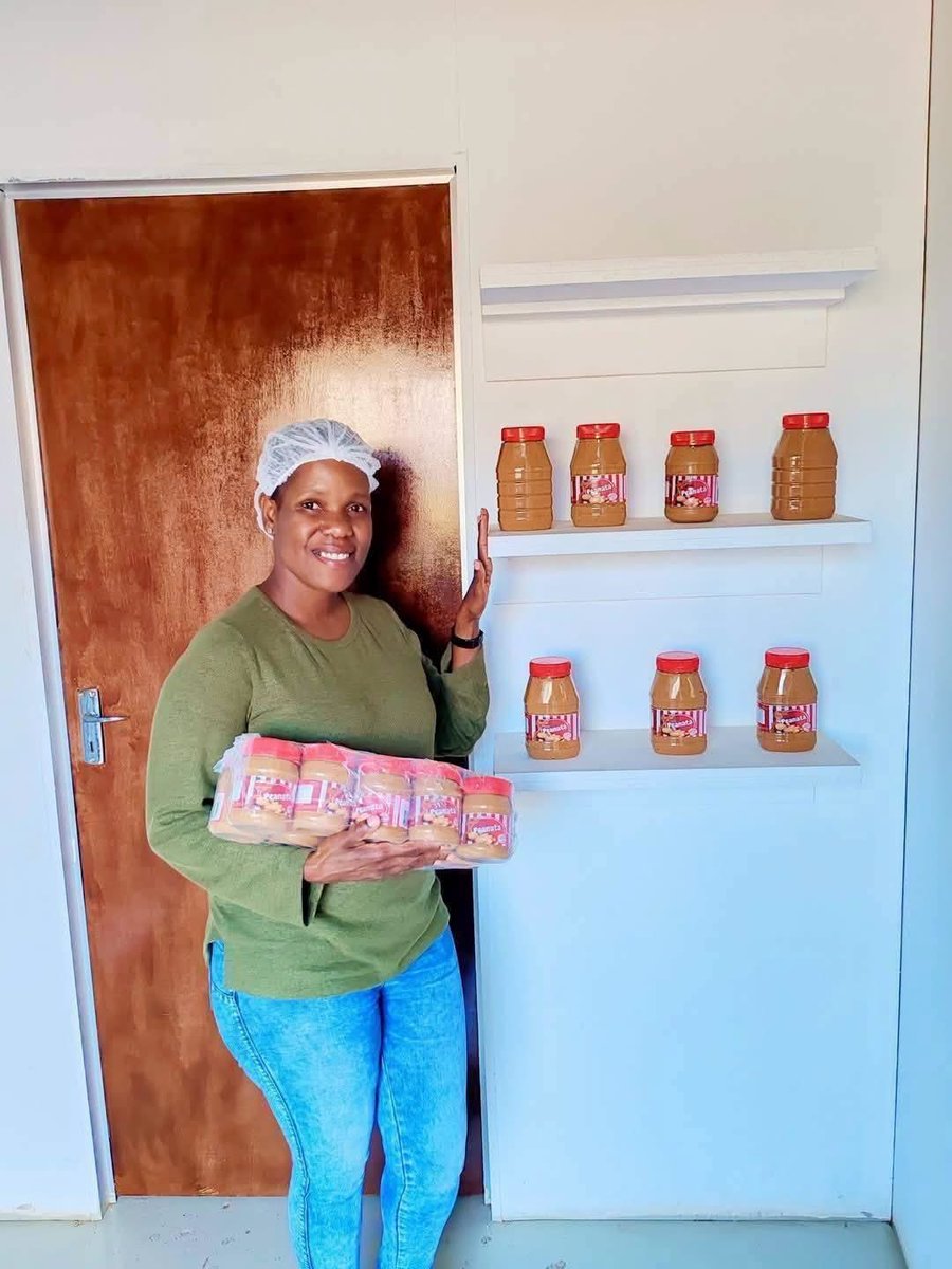 KatlegoMaseng1's tweet photo. Meet Mpho Mathabi from Thohoyandou, Limpopo.

Mpho produces her own peanut butter brand, Peanata, which has made its way onto Spar shelves and is also available through wholesalers in Cape Town, Kuruman, Pretoria and Polokwane.

She currently employs 2 people who focus on production and processing.