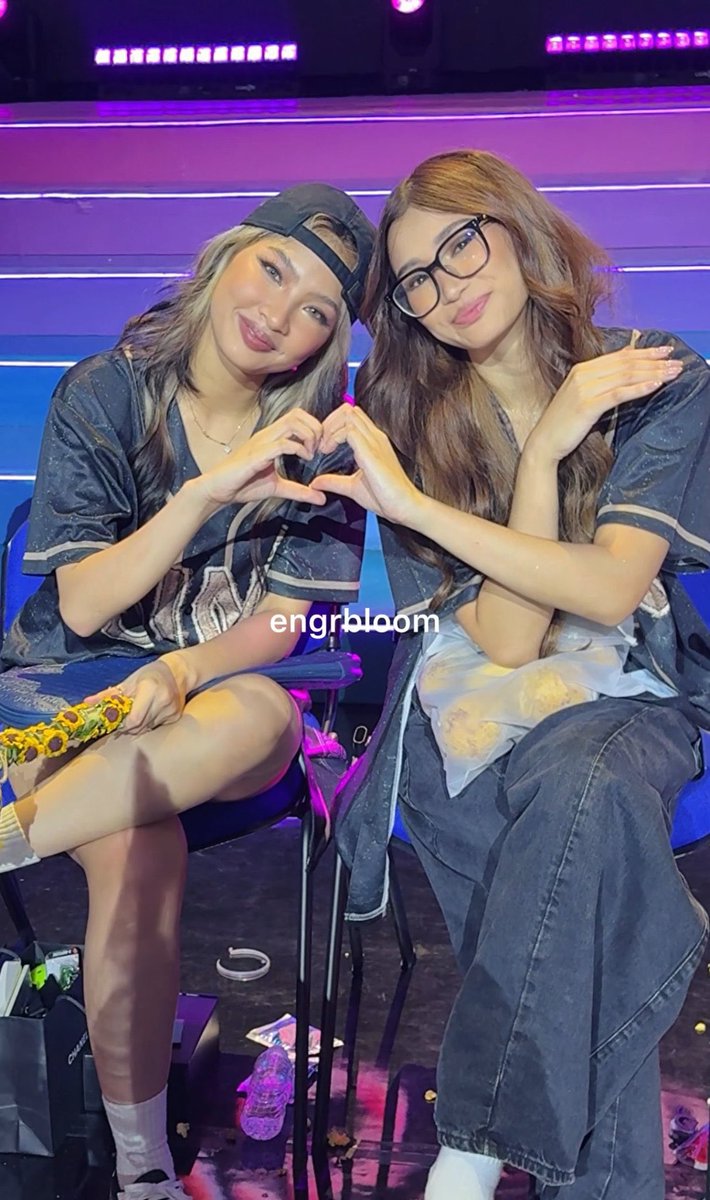 ZingMT's tweet photo. Happy anniv to my blue and green, my black and white, my chick and wolf, my magnetz, my kakampiz, my emotional bond duo, my Jholet! 

JHOLET 5th Anniversary 

#5YearsWithJHOLET 
#Happy5thAnniversayJHOLET https://t.co/dF5TKZPPXn