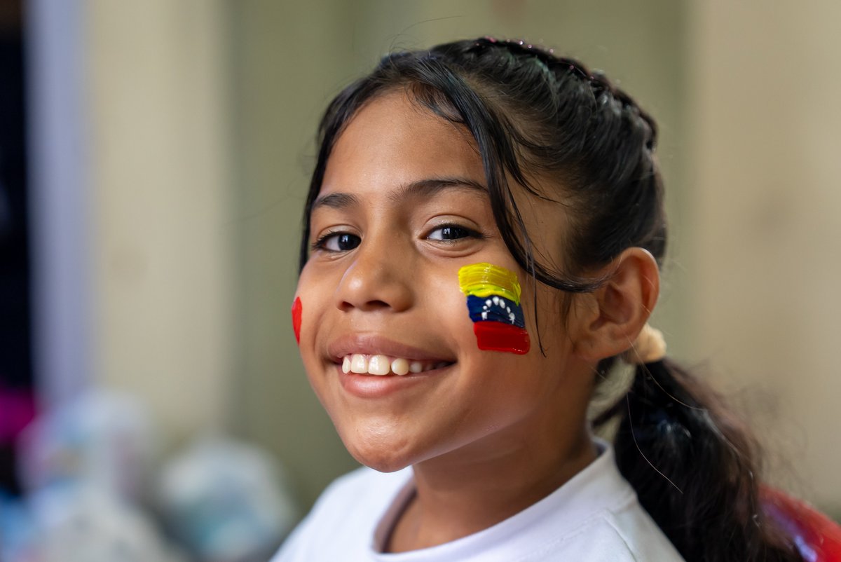 OneHope's tweet photo. 🇻🇪 In Venezuela, in the midst of loss and uncertainty, we’re bringing hope to children and families affected by the recent earthquakes.
 
Together with @Superlibrotv and activities designed to encourage and support them, we came alongside children experiencing deep pain and difficult change. We created safe spaces where more than 75 children could play, express themselves, learn, pray, and smile again!
 
Thank you to @CBNLatino, @operationbless, Fundación Charis and every volunteer who made this day possible. When we work together, we can bring hope to children and youth around the world, where it’s needed most!  🌍🧡 #OneHope #Venezuela #Superbook #GodsWordEveryChild