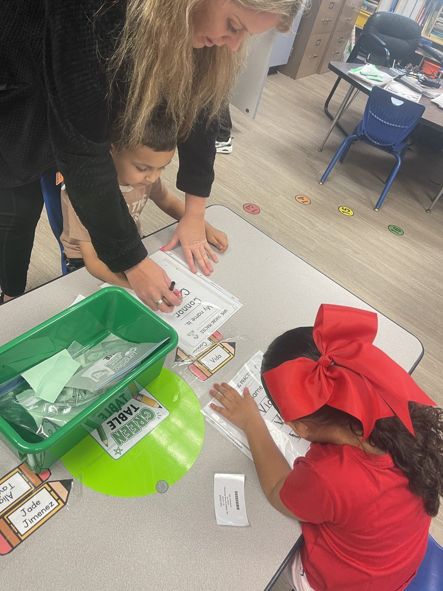HumbleISD_WPE's tweet photo. Morning learning is in full swing in Ms. Sterling’s Pre-K class! Our littlest Pandas are getting their brains ready for a great day with meaningful morning work! #PandaProud #PreKLearning #WPE https://t.co/kWt4PPxZ4E