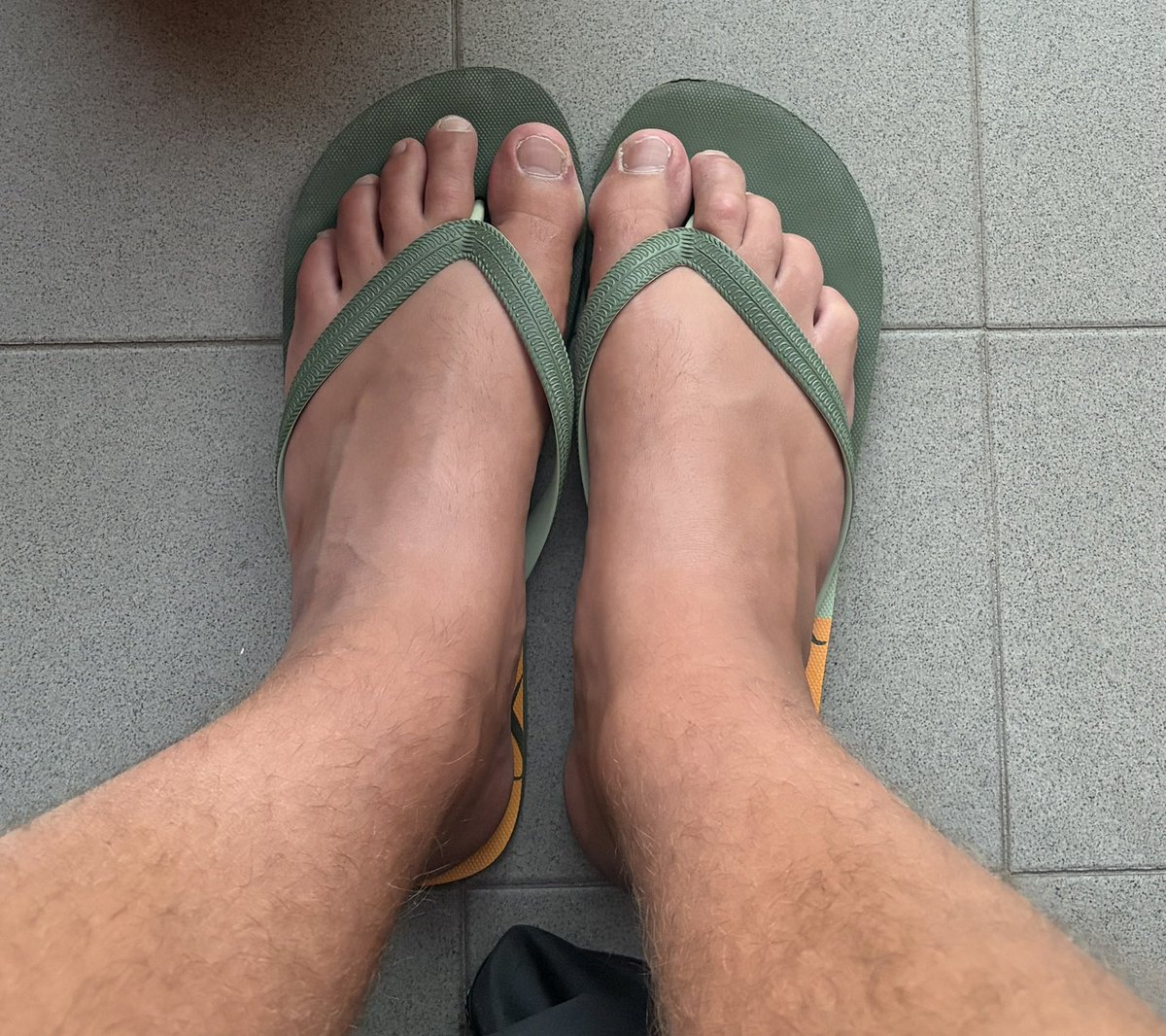 Sweet_Footie's tweet photo. Un piccolo assaggio 😏

@Feetpics_world 
@FootFetishPM 
@footjoblover9 

#feetpics #prettyfeet #Soles #footmodel #bigfeet #italianfeet #piedi https://t.co/oUbtUP2YMR