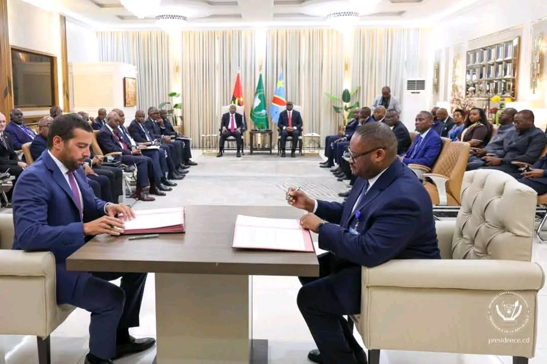 GustavePadiMB's tweet photo. 🇨🇩🇦🇴 RDC–Angola : le Corridor de Lobito franchit une nouvelle étape
Félix Tshisekedi et João Lourenço ont assisté à la signature du contrat de concession ferroviaire Dilolo–Sakania avec Mota-Engil. https://t.co/3x8hd5FPzX