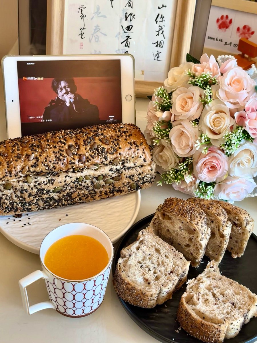banane1923's tweet photo. Cozy weekday lunch = avocado toast with a sprinkle of chili flakes and a side of cold iced coffee  Perfect quick pick-me-up to get through the afternoon! https://t.co/BKUjvghkuH