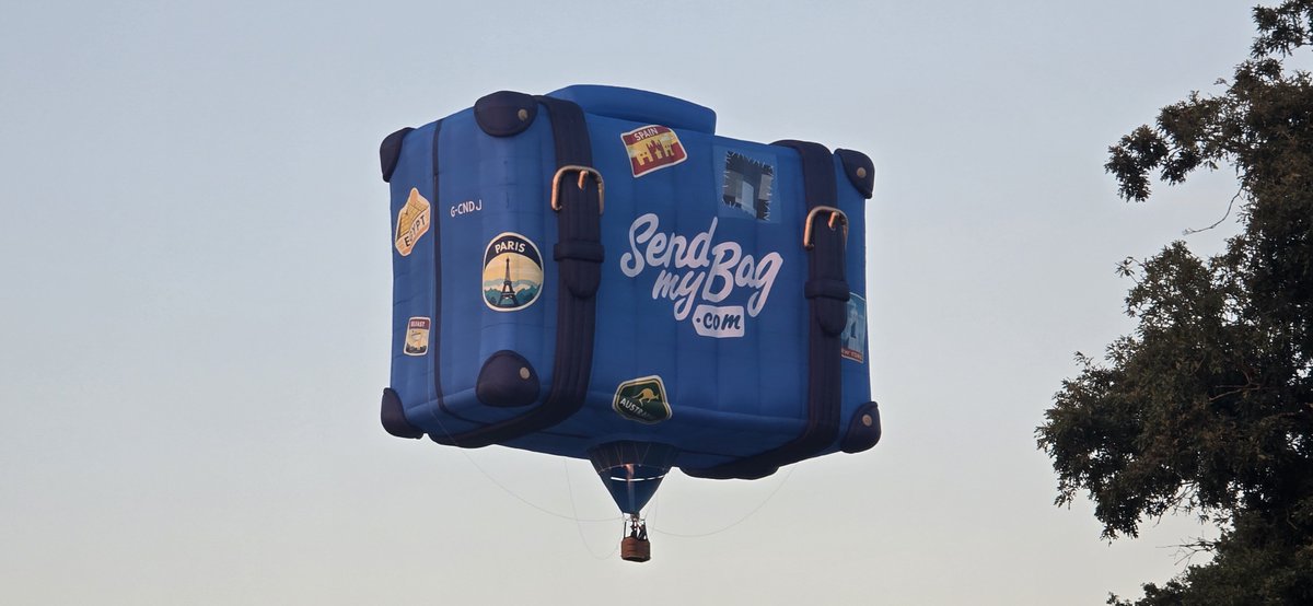 enorden3's tweet photo. En daar ging hij #ballonfiestabarneveld #Barneveld #balonnenkieken https://t.co/9m9yceSPxk
