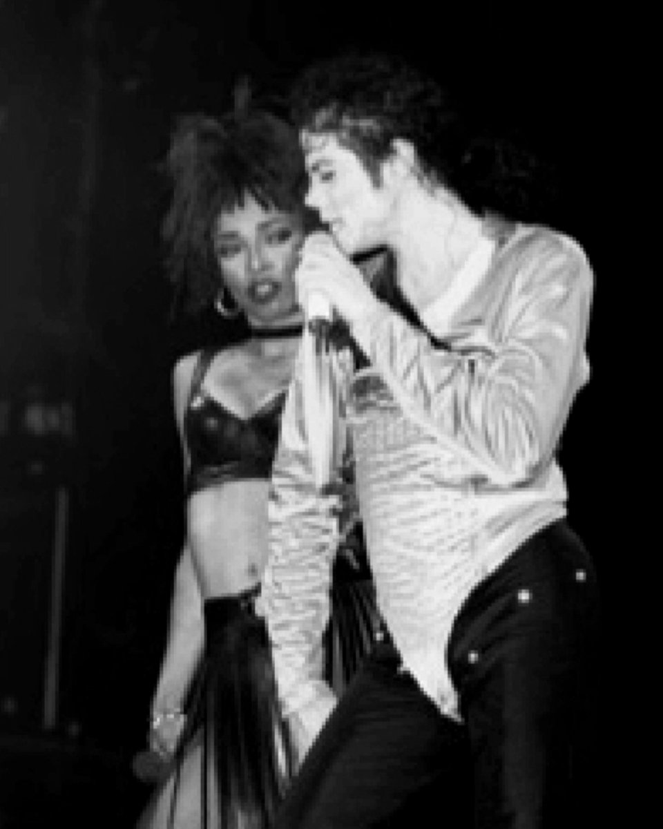 shamoaning_'s tweet photo. miss @SIEDAHGARRETT needs to spill the tea about the day she performed IJCSLY with her black or white sexy outfit https://t.co/soKDaN6XEm