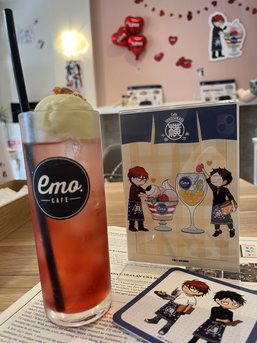 operablue084's tweet photo. 先日腰乃先生（@kosino_j）の 『＃滅法矢鱈と弱気にキス』コラボカフェ2nd YOKOSUKAYA Cafe に行ってきた♡
可愛かった⋯
うさ耳サラダ🐰と運命の番ローズヒップティーソーダ頼んだよ♡
概念素敵✨️
ちっこい静香センセがワチャワチャしてるステッカーがめちゃくちゃ可愛かった♡ https://t.co/b3Pm5j4i4D