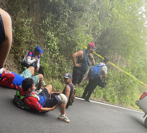 Gusflores21's tweet photo. Problemas para los aficionados de Firpo para pasar la frontera de Guatemala. Demoras largas por un accidente...
Fotos @dancor68 https://t.co/E7rwKRtblJ