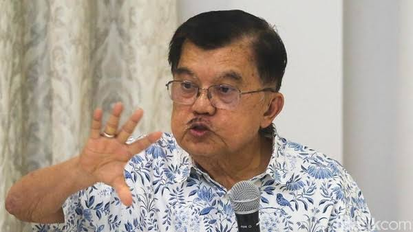 LambeSahamjja's tweet photo. pesan jusuf kalla jelang demo 27 agustus:
- demo boleh asal jangan chaos dan merusak
- dia bilang menyampaikan aspirasi lewat demo itu hak masyarakat yang dijamin uu
- masyarakat bebas kritik pemerintah 
- asal dilakuin dengan tertib
- jk dulu juga sering hadapin demo waktu jadi wapres era jokowi 2014-2019
- ada demo besar mahasiswa era jk 
- yang sampe berujung penahanan tahun 2017