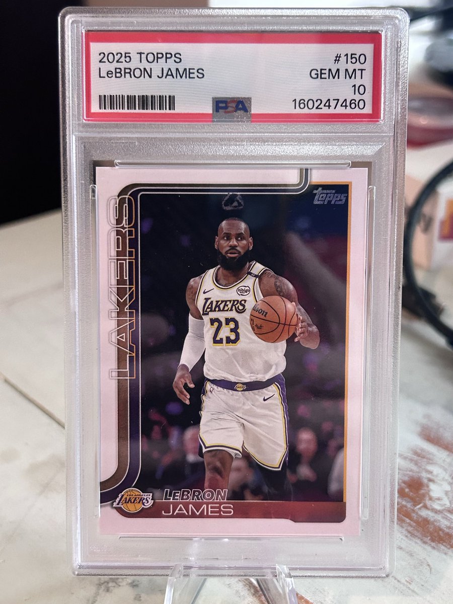 runningdad03's tweet photo. @PSAcard Print error GEM MT 10…not sure there will be too many more graded this way. https://t.co/UZae4fUru8
