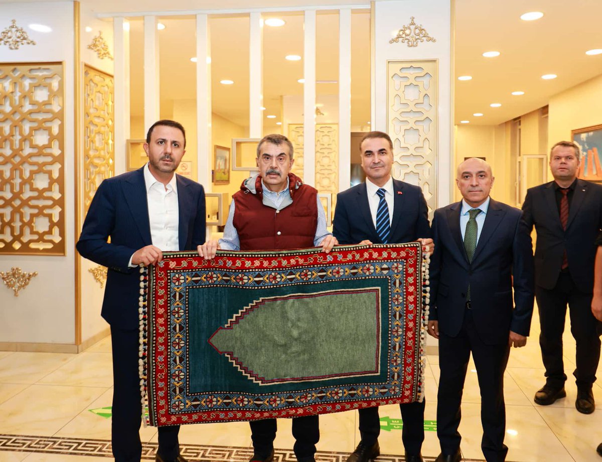 AhlatIlce's tweet photo. 🏨🇹🇷 Millî Eğitim Bakanımız Sayın Yusuf Tekin’i Ahlat Öğretmenevimizde ağırlamaktan büyük memnuniyet duyduk.

Nazik teşrifleri için Sayın Bakanımıza, Sayın Milletvekilimiz Turan Bedirhanoğlu’na ve İl Millî Eğitim Müdürümüz Sayın Tayfun Özyolcu’na şükranlarımızı arz ederiz. 🇹🇷 https://t.co/us9EjbHTQD
