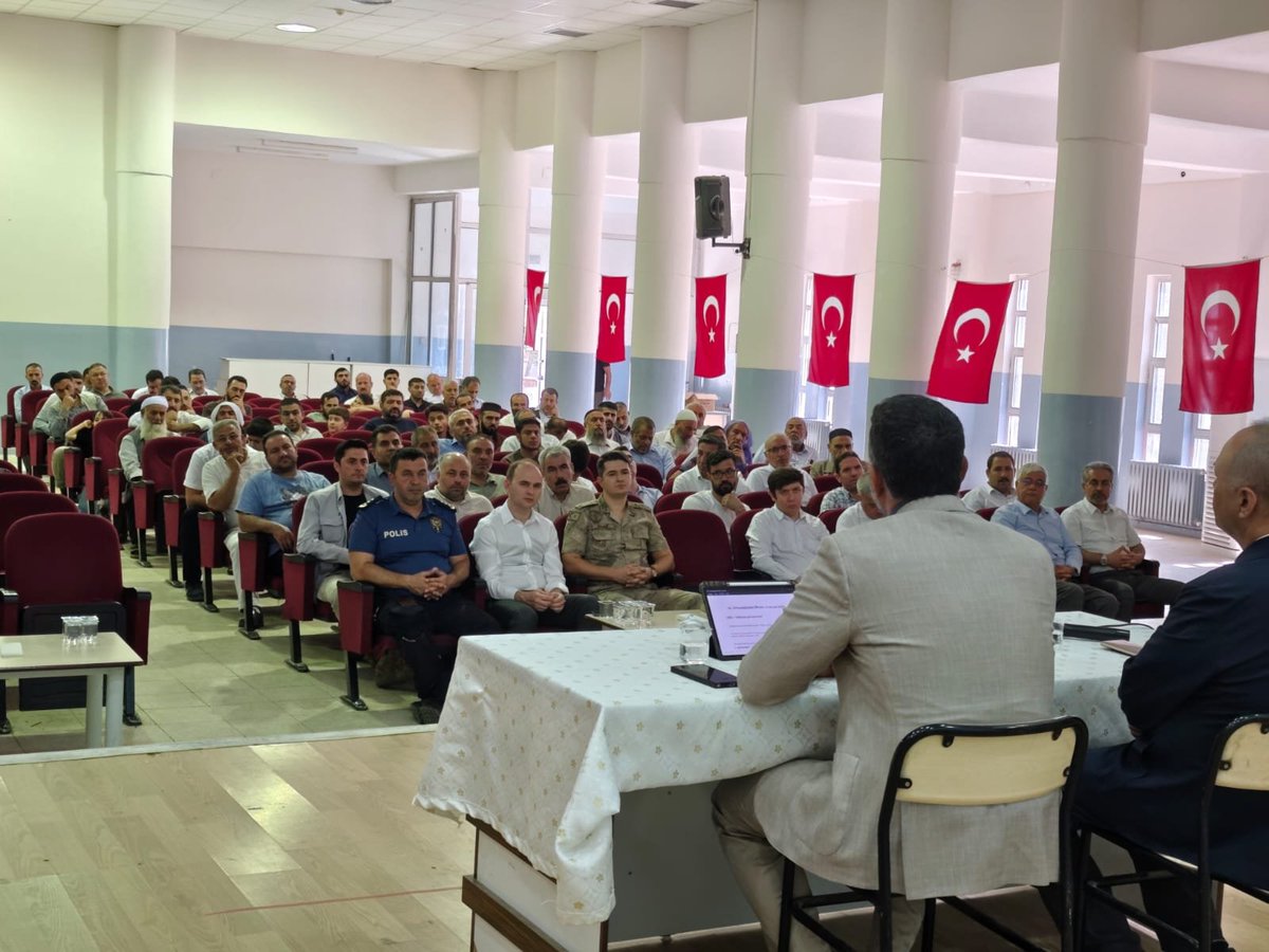 siverekkaymakam's tweet photo. Kaymakamımız Sayın Salih SAK, Mevlid-i Nebi Haftası dolayısıyla İlçe Müftülüğümüz tarafından düzenlenen “Peygamberimiz ve Güzel Ahlak” konulu programa katıldı. https://t.co/AnBMBNqIP7