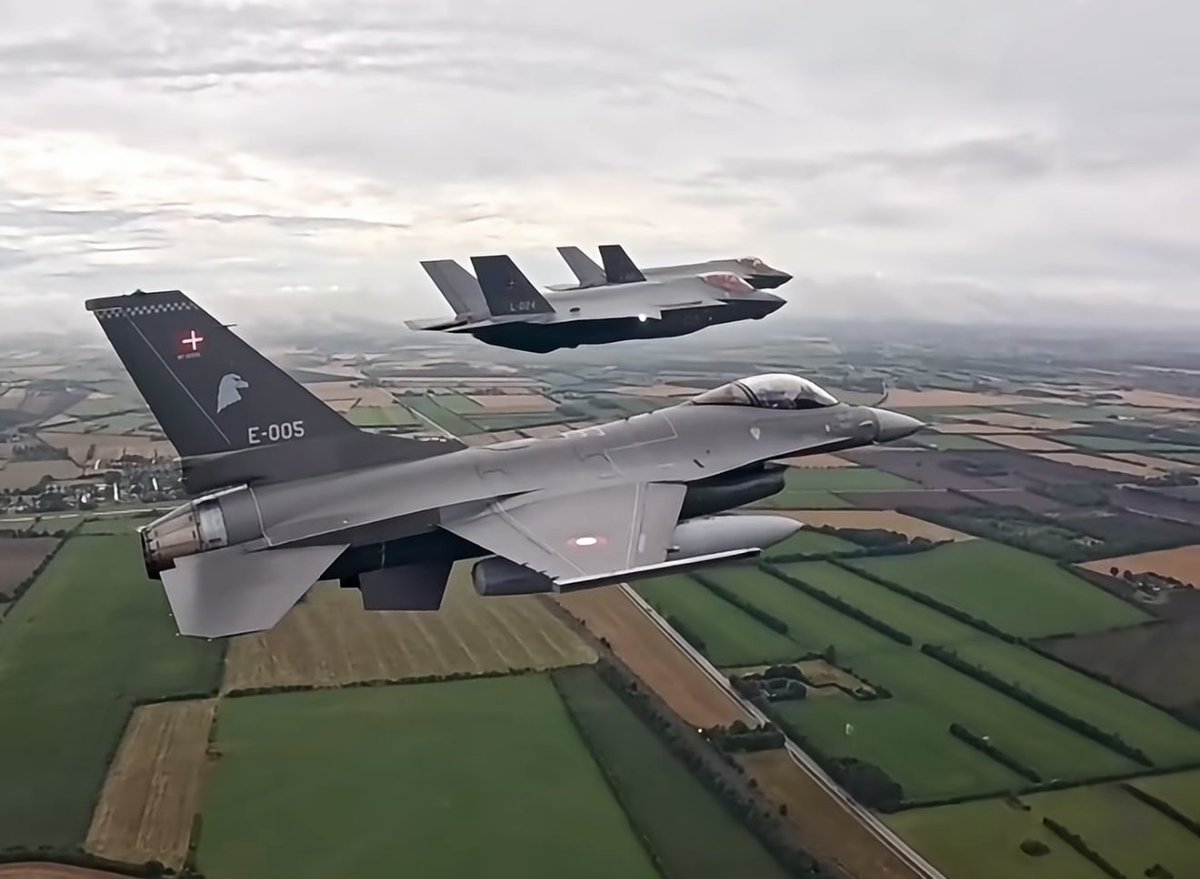 Aalejo_Arg's tweet photo. 🇦🇷🇩🇰futuro F-16 de la FAA junto a los F-35 de la RDAF
📸MET https://t.co/9PqnUyoxdU