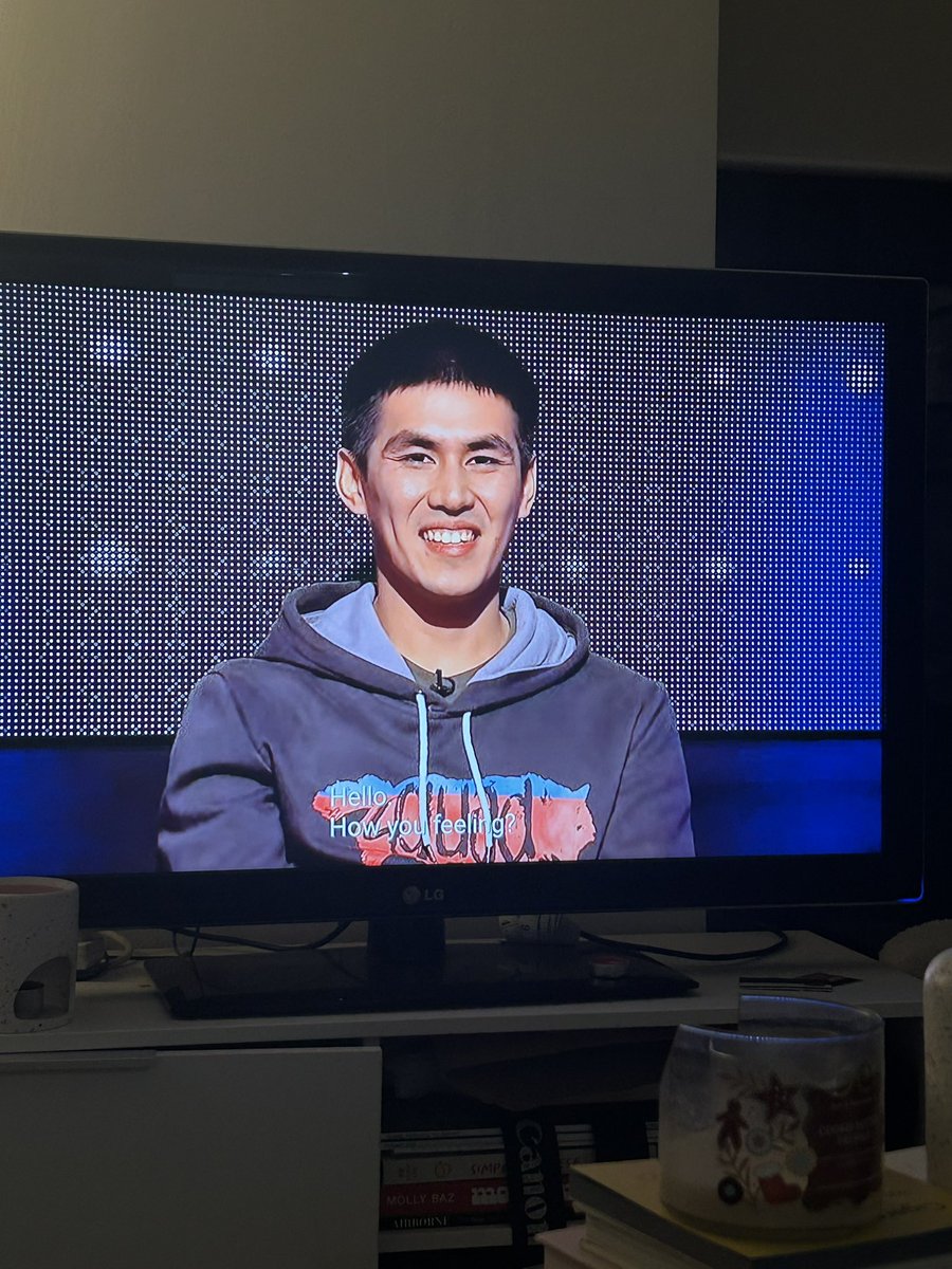 pricefieldr's tweet photo. watching a tv quiz show and IS THAT SEAN’S HOODIE??? https://t.co/rwi5ltJQsj