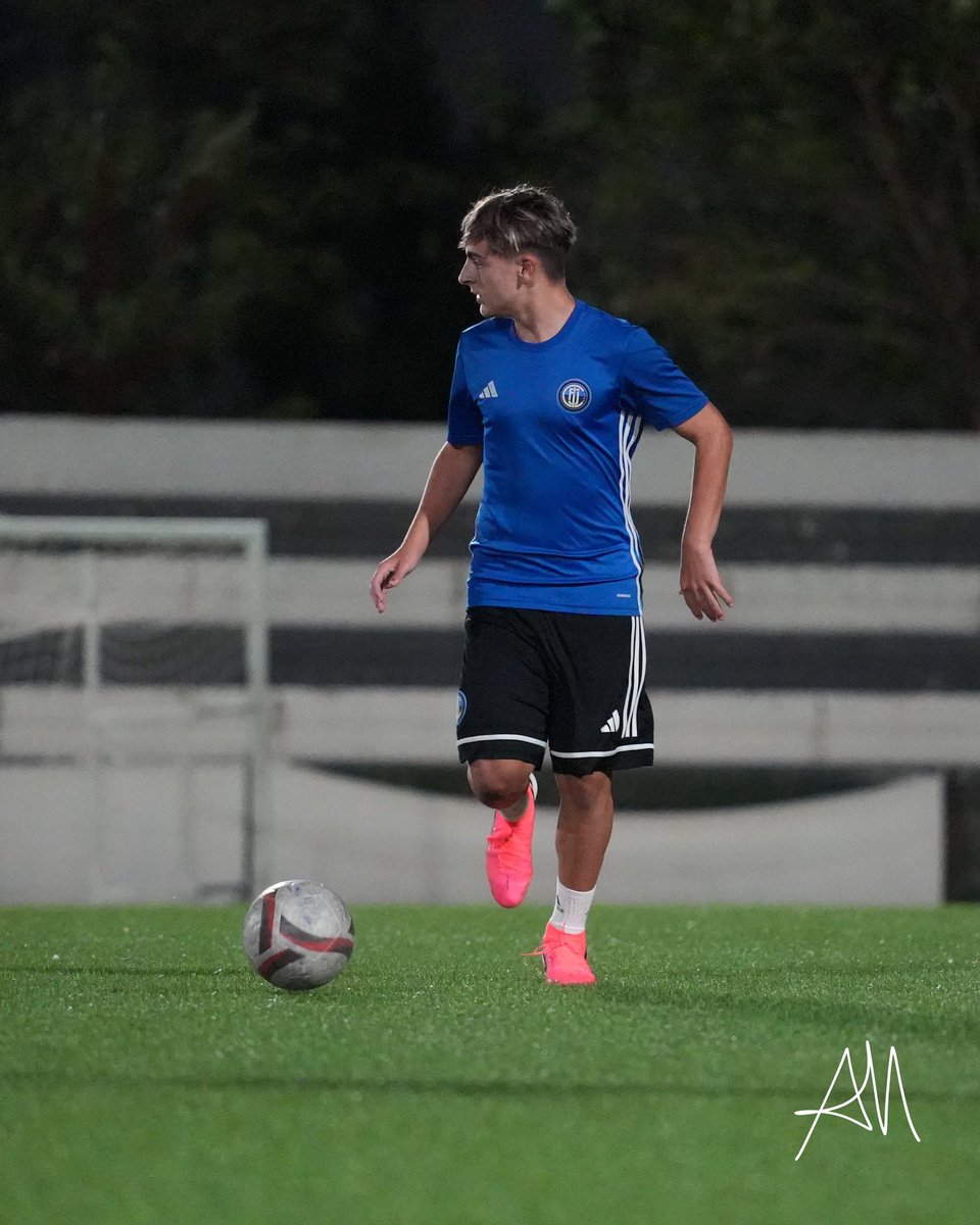 InterJaen's tweet photo. 💙🖤 𝐏𝐑𝐄𝐓𝐄𝐌𝐏𝐎𝐑𝐀𝐃𝐀 𝟐𝟔/𝟐𝟕
¡Nueva semana de trabajo en marcha! 🔥⚽️
Ayer nuestro Senior volvió al trabajo para comenzar una nueva semana de preparación, siguiendo con la puesta a punto de cara a la nueva temporada 🚀
#InterJaén #Pretemporada #Senior #VamosInter https://t.co/YxYeXdTdjP