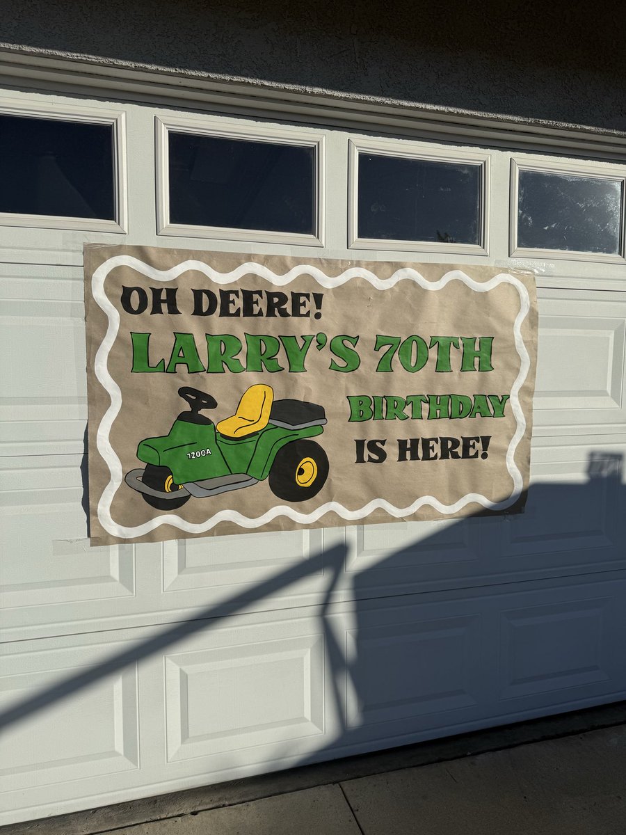 hayle_flicker's tweet photo. I am a digital photography major but I also love anything crafty! I has recently started the hobby of banner painting! I made this one for my uncle for his birthday! #MCO335 https://t.co/cRAbKqpY2y