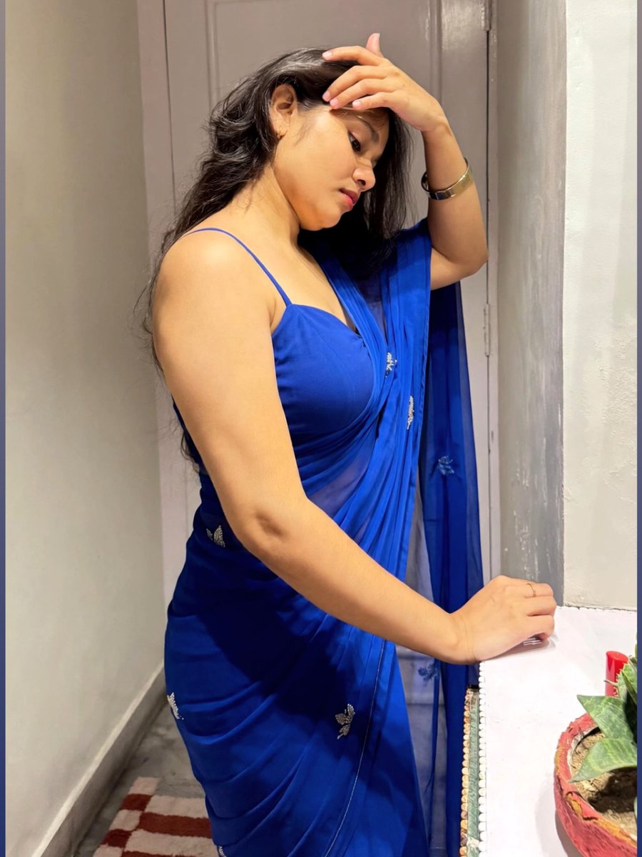 SizzlingStills's tweet photo. Presenting the saree with effortless charm, with a captivating spotlight energy — posing for the perfect editorial moment.
#ModernSaree #IndianWear #GlamorousStyle #Glamour #Photoshoot #sizzlingstills https://t.co/prjhUSnWSE