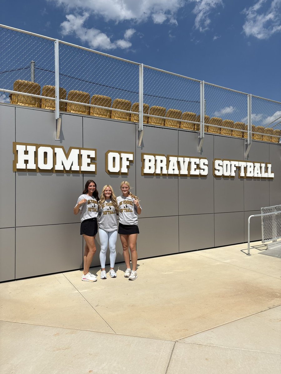 MiaSciacca29's tweet photo. Thank you @dees_44 for inviting me to @UNCP_Softball for a visit. I loved seeing the amazing campus and awesome facilities. Go Braves!

@VipersGonce @war_eagle_sball @GeorgiaG2028 @BayleighM19 https://t.co/r71TXn1OXY