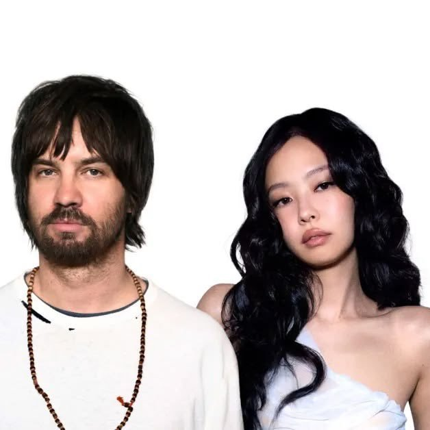 JNKonSpotify's tweet photo. Tame Impala &amp; #JENNIE’s “Dracula (with JENNIE)” (193 days)* is now the 24th longest running song by a K-pop act on the Spotify Global Chart, surpassing NewJeans’ “Super Shy” (192 days). https://t.co/wwuwl16tWg
