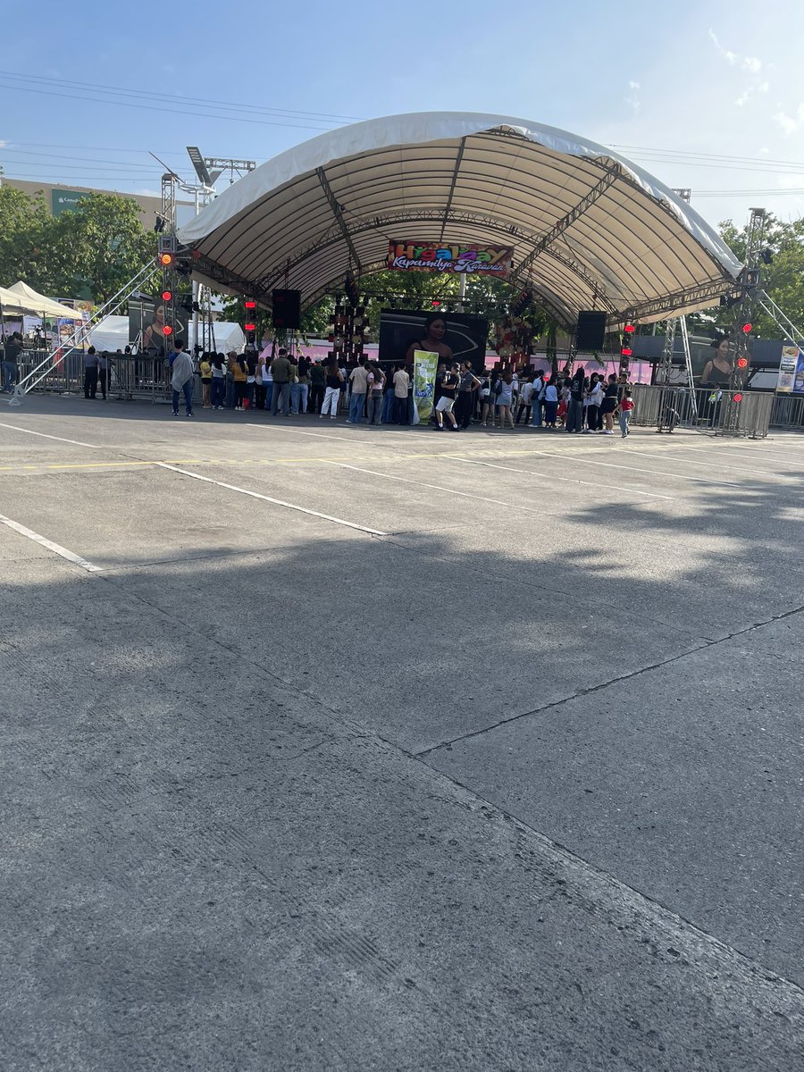 jasperreyagad's tweet photo. Our kind of sunday. Gala time Happy Sunday Everyone! 🥰
#higalaayfestival2026 #kapamilyakaravan #limketkaimall #merkadodeoro #southparkingarea https://t.co/IW7iOfJCkq