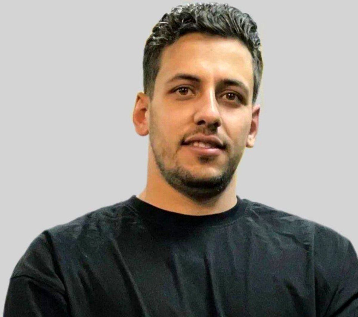 FShokrolla65082's tweet photo. 🚨🚨حکم اعدام #رضا_زنگنه صادر شده، اما هنوز ۱۱ روز فرصت برای نجاتش باقی‌ست. 💔
حواشی را کنار بگذاریم؛ جان او در خطره، صدایش باشیم.🙏
#StopExectionInIran https://t.co/oV3Dt61EeC
