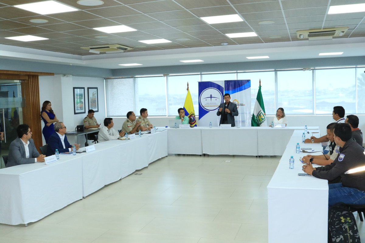 CJLosRios's tweet photo. ⚖️ La jornada fue liderada por el director provincial de #LosRíos, Roberto Romero Di Lorenzo. “No podemos normalizar problemas que retrasan la respuesta de la justicia. Aquí venimos a coordinar soluciones concretas y a exigir resultados”, afirmó. 

#JusticiaConIndepenciaCJ https://t.co/PN7dc9z4Cd