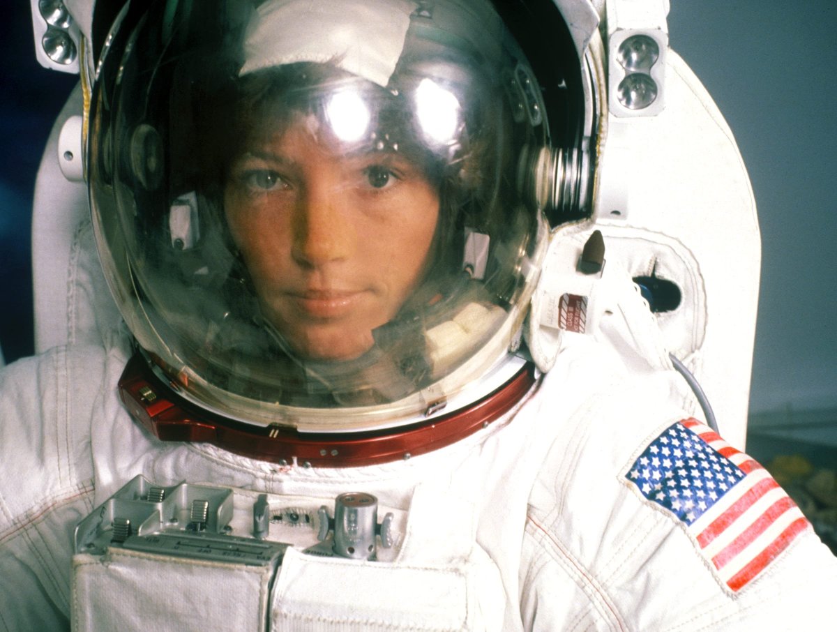 Sundancing_'s tweet photo. a womans place is in space, of course https://t.co/SiuwK1HLgu
