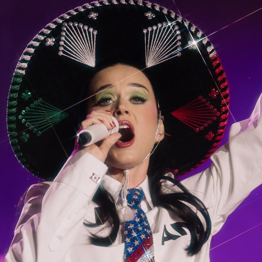tudokatysite's tweet photo. Segundo informações oficiais, Katy Perry atraiu 310 mil pessoas para sua apresentação gratuita que aconteceu ontem na FENAPO, em San Luis Potosí no México.

Esse é o segundo maior show da história do evento! https://t.co/fghtJAMtiQ