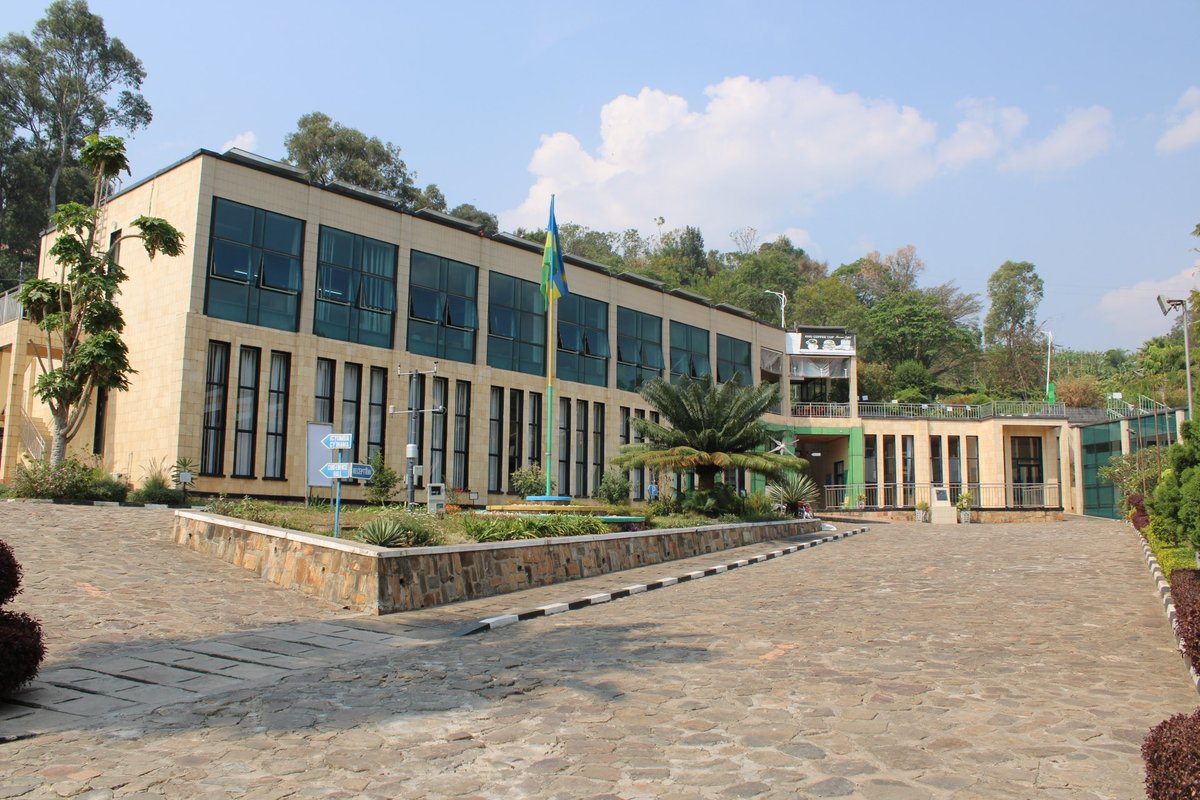 off_TourKarongi's tweet photo. Discover the Environment Museum in Karongi and explore its exhibitions while learning more about Rwanda’s environment. 

Want to visit? We can take you there. Car rental available.
https://t.co/h2XUS56Yjf

#VisitKarongi #Karongi #VisitRwanda #explore https://t.co/XcpRosisjR