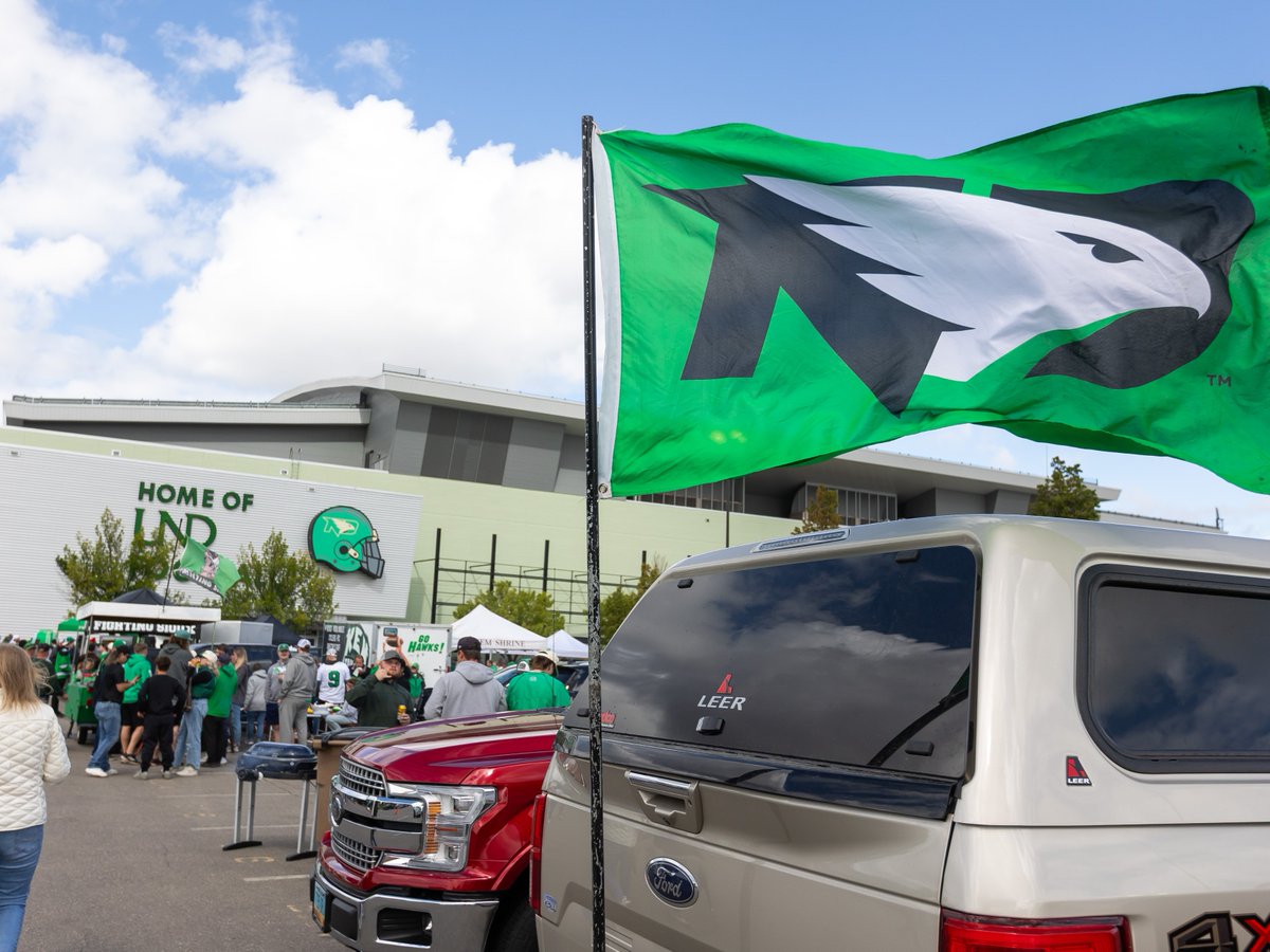 UNDsports's tweet photo. 𝗧𝗔𝗜𝗟𝗚𝗔𝗧𝗜𝗡𝗚 | 𝗔𝗨𝗚. 𝟮𝟳‼️ 

📍 Alerus Center
🚗 Lots open at Noon
🎊 Busch Light Tailgate Village opens at 1 p.m.
🎉 Food, games, bounce houses &amp; more!
🎵 Live music featuring 8th Hour at 3:45 p.m.
ℹ️Tailgate/parking info:https://t.co/xWIcmSn5wj

#UNDproud | #LGH https://t.co/0tXAgD5UWG