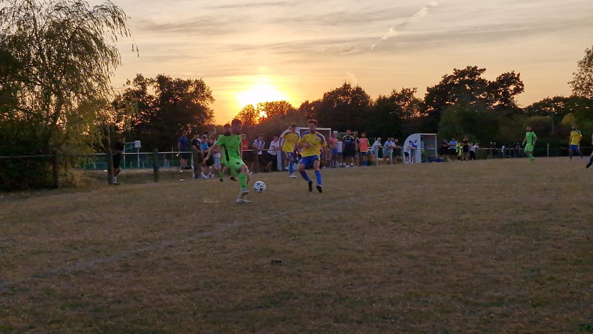 ChrisJenki18199's tweet photo. Gwent Premier Division 
Marshfield Village Hall 
@MarshfieldAFC 4️⃣▪️1️⃣ @GraigVillaDino 
Final Score ⌚️ https://t.co/B8b39bVY90