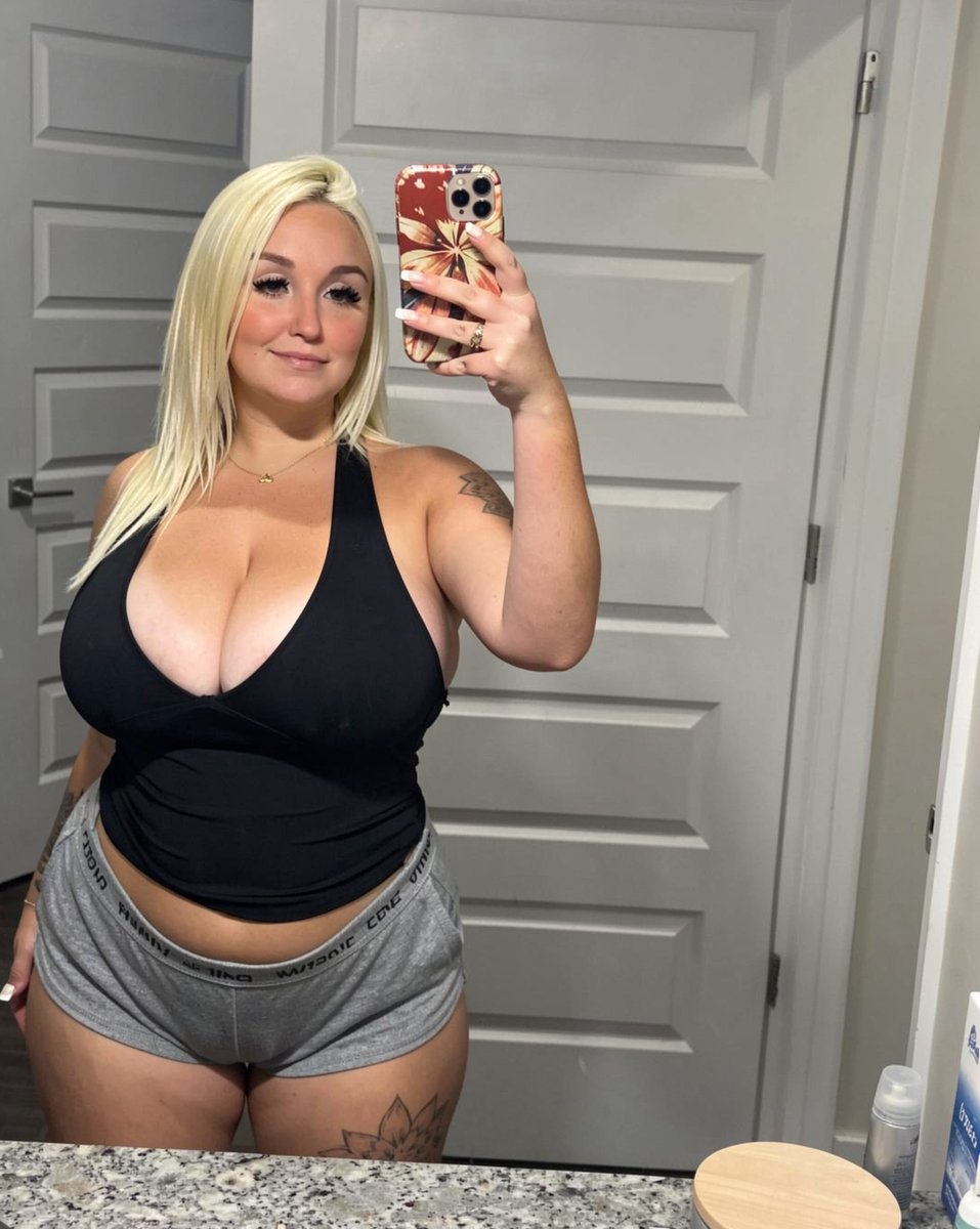 kisspaigeex's tweet photo. Am I too thick for you? https://t.co/GDnNMsA0cT