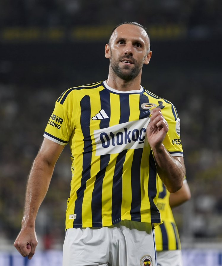 12numaraorg's tweet photo. Vedat Muriqi: "Çok mutluyuz. Şampiyonlar Ligi'ne katılacağımıza inanıyorduk. Konyaspor maçından sonra kenetlendik. İnanılmaz mücadele ettik. Çok iyi başladık maça. İlk yarıda 2 gol bulduk. İkinci yarıda bir gol yedik. 

Oyundan düştüğümüz anlar oldu ama bazen şans da önemli. Çok mutlu ve gururluyuz. Bu kadar yıl sonra Şampiyonlar Ligi müziğini Kadıköy'de dinletmek onur ve gurur verici. 

Fenerbahçe'ye ve Türkiye'ye armağan olsun." #OLvFB #UCL