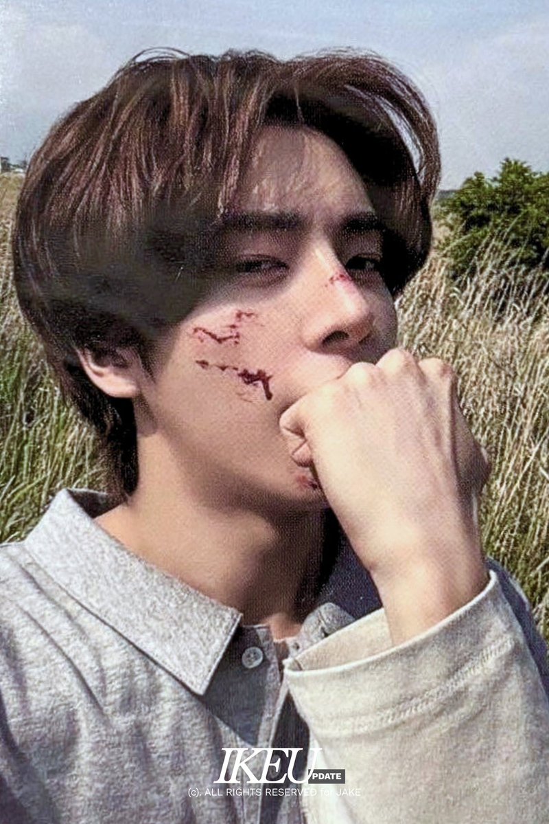 sleeptighting's tweet photo. something is in the air with his photocards these days https://t.co/vYUlyRNCMO
