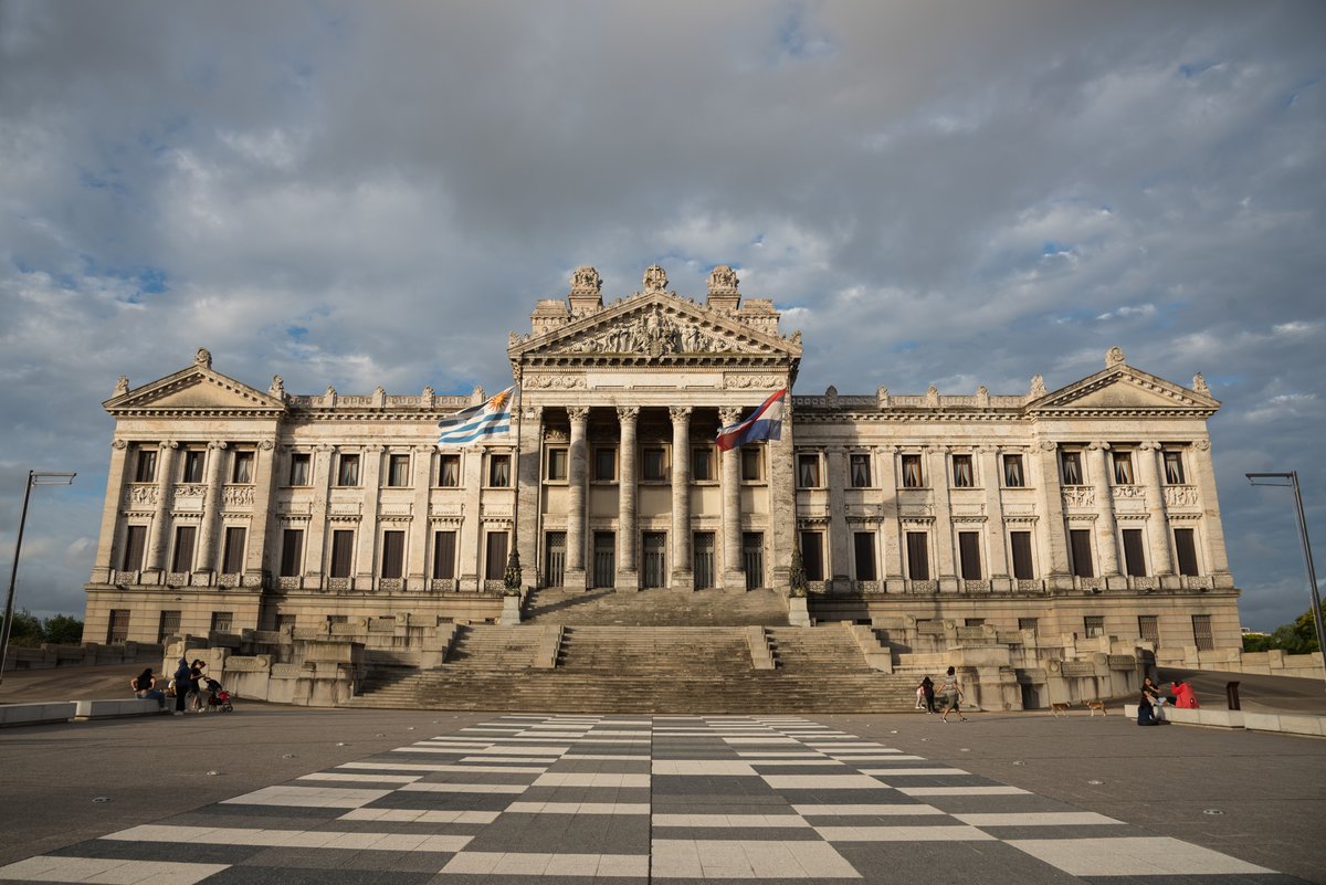 DiputadosUY's tweet photo. LOS PARTIDOS POLÍTICOS EN LA ERA DIGITAL | Jornadas de reflexión y capacitación en el Parlamento del Uruguay.  

Jornada 1 | Conferencia & Panel
📌 190 años de historia: los partidos tradicionales en la era digital

📅 Jueves 27 de agosto | ⏰ 18:30 hs
📍 Sala 100 Años, Edificio Artigas (Anexo Palacio Legislativo)
🎙️ Expositoras: Ximena Docarmo y Elaine Ford
🗣️ Panel: Rodrigo Goñi (Pres. Cámara de Diputados), Álvaro Delgado (PN), Andrés Ojeda (PC) y Henning Suhr (KAS).

📺 Transmisión en vivo por el YouTube de la Cámara de Representantes.  

👥 Dirigido a partidos con representación parlamentaria, legisladores y equipos técnicos.
🎟️ Registro previo: https://t.co/AkMieo3i4T

🔗Más información: https://t.co/eKm3VcuilM