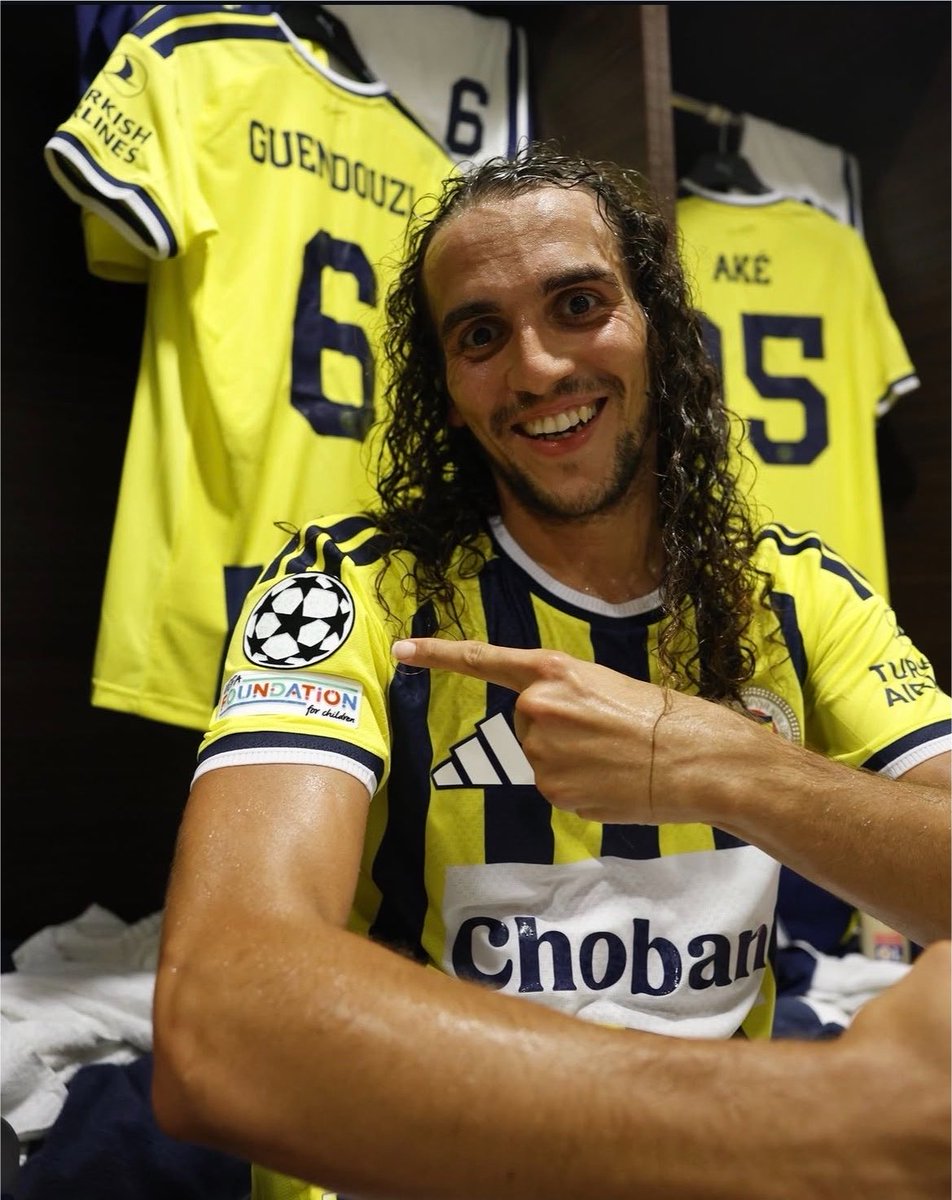 ByRoostars's tweet photo. @TrollFootball LYon bi yerlerine sokabilir o parmağı tek gerçek TÜRKİYENİN VE DÜNYANIN EN BÜYÜK ŞANLI SPOR KULÜBÜ ŞAMPİYONLAR LİGİNDE💛💙 https://t.co/hwFszK3lrx
