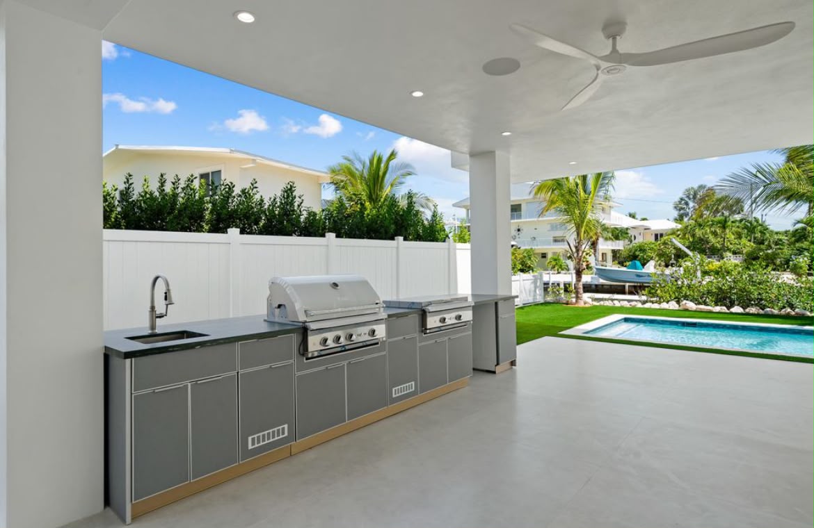 ROBERMARBLECO's tweet photo. Create a kitchen that stands out with beautiful custom countertops and a stunning stone island. Rober Marble Corp delivers precise installation and elegant finishes that bring style and functionality together. 📞 786-915-1632
#RoberMarbleCorp #KitchenCountertops #KitchenIsland https://t.co/aAq9qd3WCJ