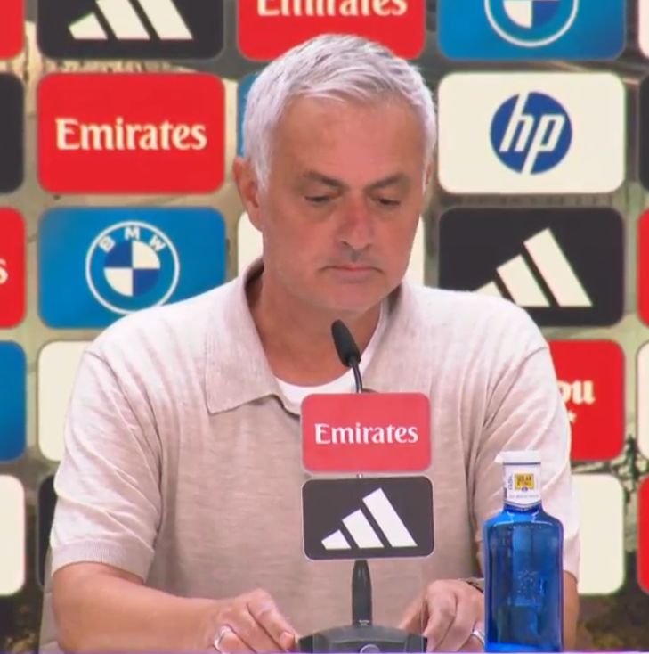 theMadridZone's tweet photo. 🚨 José Mourinho: "Can Mbappé reach 60 goals this season with me the same way Cristiano did? Kylian is INCREDIBLE, but that's not what I'm focused on.

I'd rather 40 goals with trophies, than 60 goals trophyless." https://t.co/5wo6DH54Pf