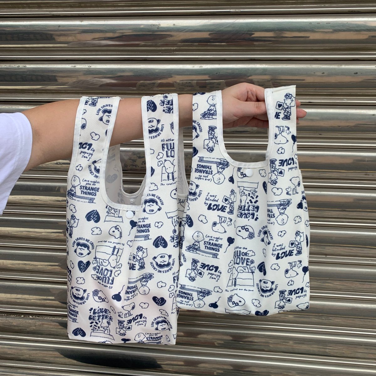 MetinHaskalayc's tweet photo. A stranger held the door open for me when my hands were full of groceries and a heavy box, no words needed—just a small act that made my whole day light up. https://t.co/pjkm3QwLzs