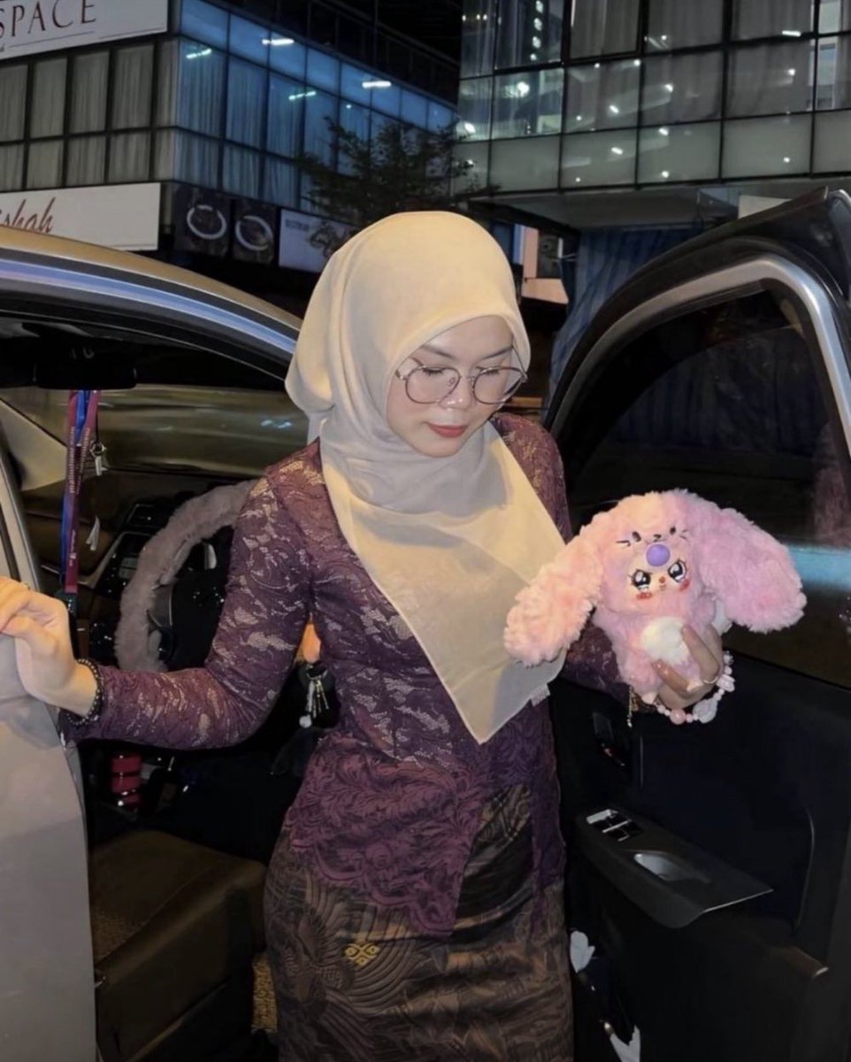 MELAYU_VIP's tweet photo. Kebaya purple vairal malay kat bio😍

#awekmelayu #malaysia #fyp #malaysiaviral https://t.co/zn4dUVvWsA