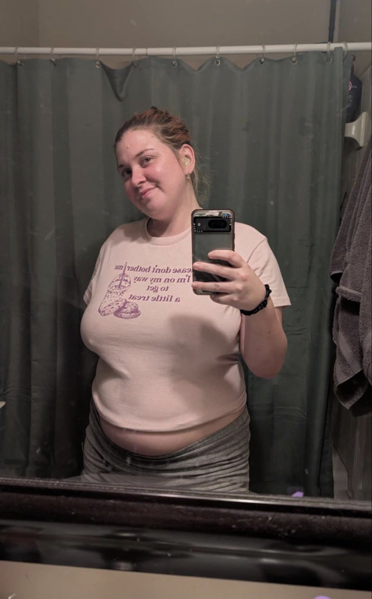 Aliceq9cw's tweet photo. Good afternoon 😋💕 Feeder, you know what would make my day perfect… a nice big stuffing. ? 🥺🍳🍔

#feedee #fatbelly #overgrowncow #babymae https://t.co/CDhQFNOIaq