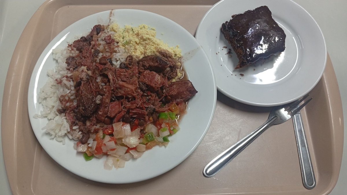 uniriospotted's tweet photo. unirio eu te pedi um almoço e vc me deu um banquete https://t.co/IvRLxGAVS9